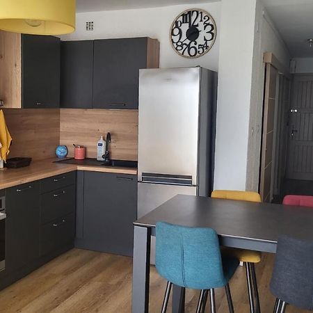 Adorable Petit Appartement Avec Magnifique Vue Sur Le Port De Canet Luaran gambar