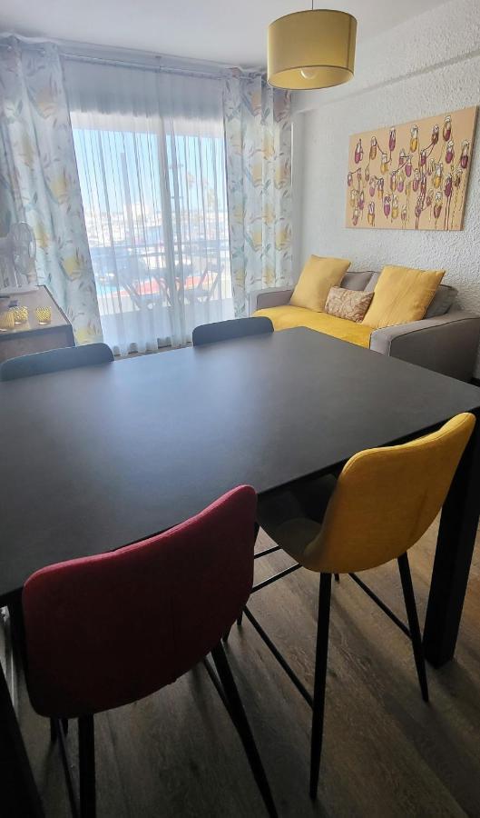 Adorable Petit Appartement Avec Magnifique Vue Sur Le Port De Canet Luaran gambar